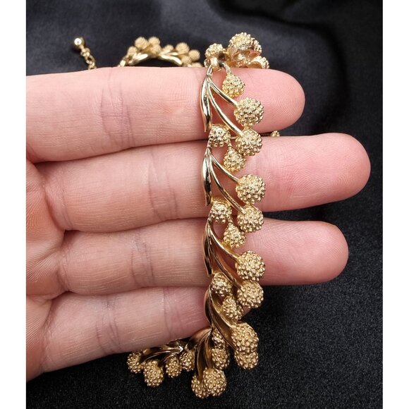 Rare Find Vintage TRIFARI 1960s Gold-Tone Flower Choker Necklace - Picture 5 of 6